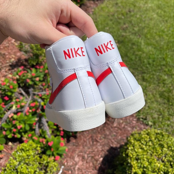 Nike Blazer Mid Red Swoosh - Picture 3 of 3